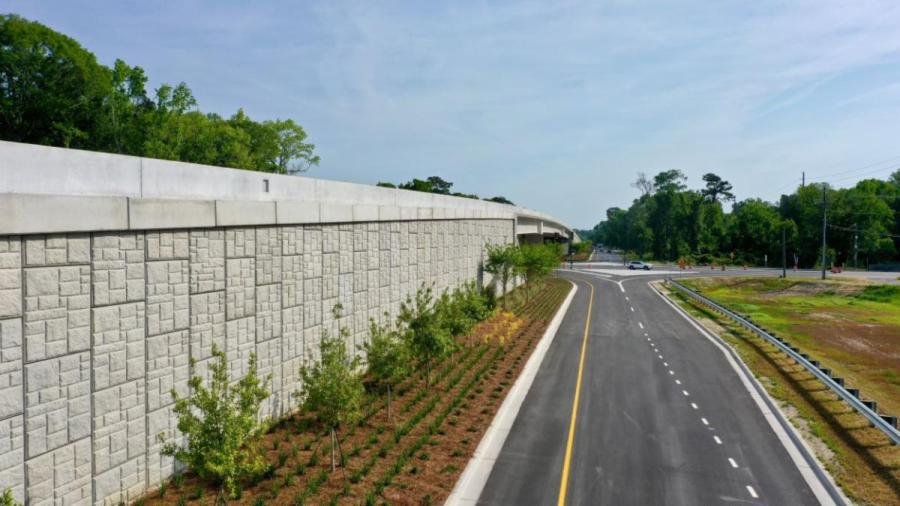 বার্লিন সি মায়ার্স পার্কওয়ে খোলার নির্ধারণের জন্য স্ট্রিপ কাটিয়া অনুষ্ঠান