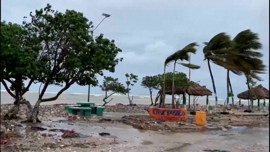 হারিকেন মেলিসার সরাসরি আঘাতের আগে চার্লসটন ওয়াটার মিশন দল জ্যামাইকায় মোতায়েন করেছে